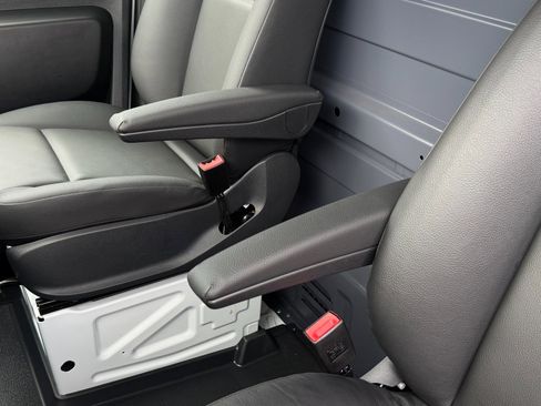 Used 2025 Mercedes-Benz Sprinter 2500 image 36