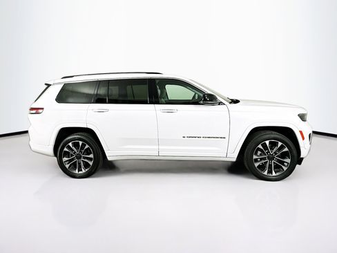 Used 2021 Jeep Grand Cherokee L Overland w/ Luxury Tech Group IV AWD/4WD image 10