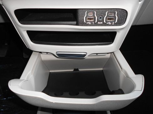 Certified 2024 Chrysler Pacifica Touring-L image 22