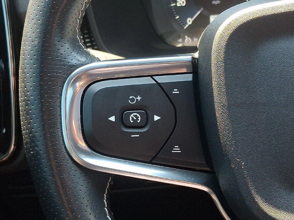 Used 2021 Volvo XC40 T5 R-Design w/ Climate Package AWD/4WD image 21