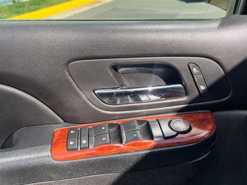 Used 2013 Chevrolet Avalanche LT RWD image 29
