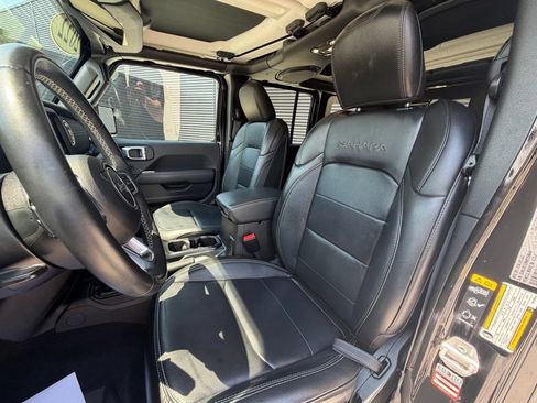 Used 2022 Jeep Wrangler Unlimited Sahara AWD/4WD image 9