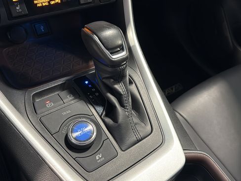 Used 2020 Toyota RAV4 Limited w/ Carpet Mat Package AWD/4WD image 32