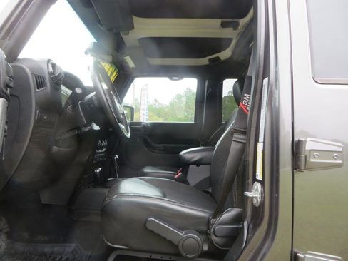 Used 2016 Jeep Wrangler Unlimited Sahara AWD/4WD image 9