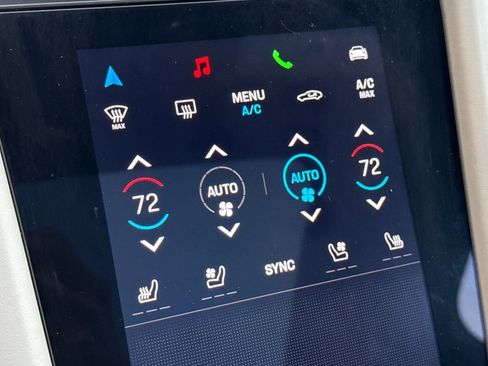 Used 2021 Porsche Taycan image 21