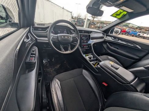 Used 2023 Jeep Grand Cherokee Altitude image 6