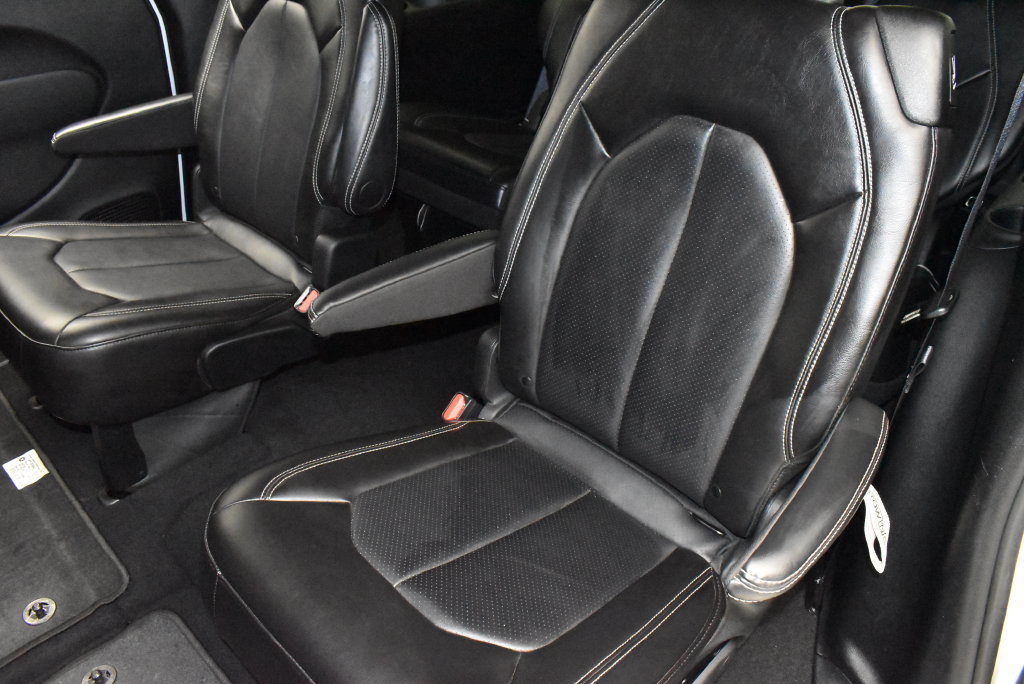 Used 2025 Chrysler Pacifica Select FWD image 34