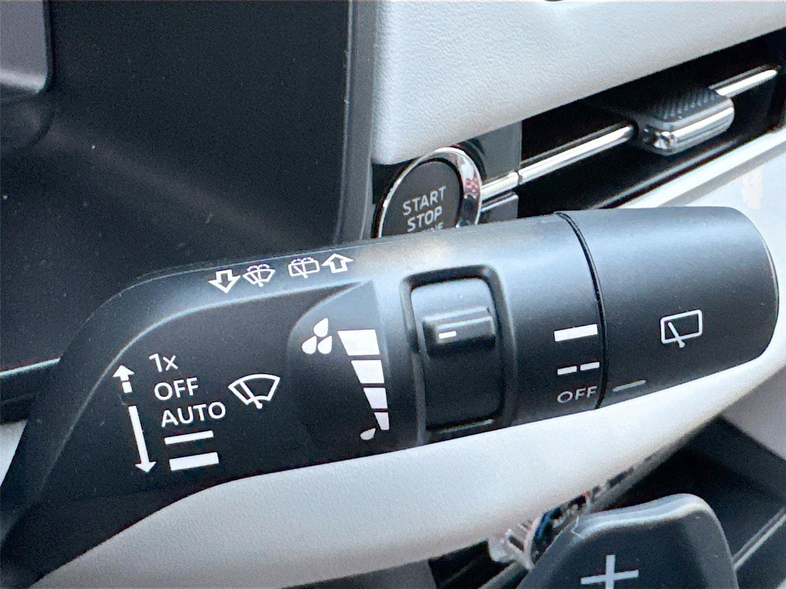 New 2026 Mitsubishi Outlander SE AWD/4WD image 11