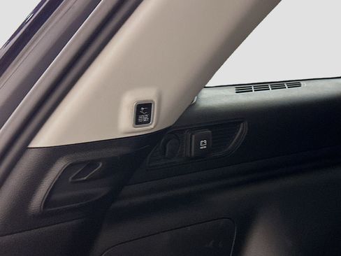 Used 2023 Jeep Grand Cherokee 4x4 image 32