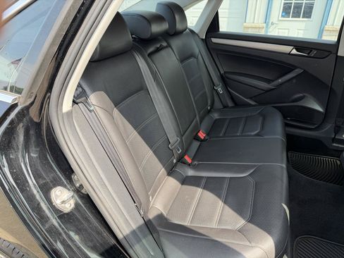 Used 2015 Volkswagen Passat TDI SE FWD image 16