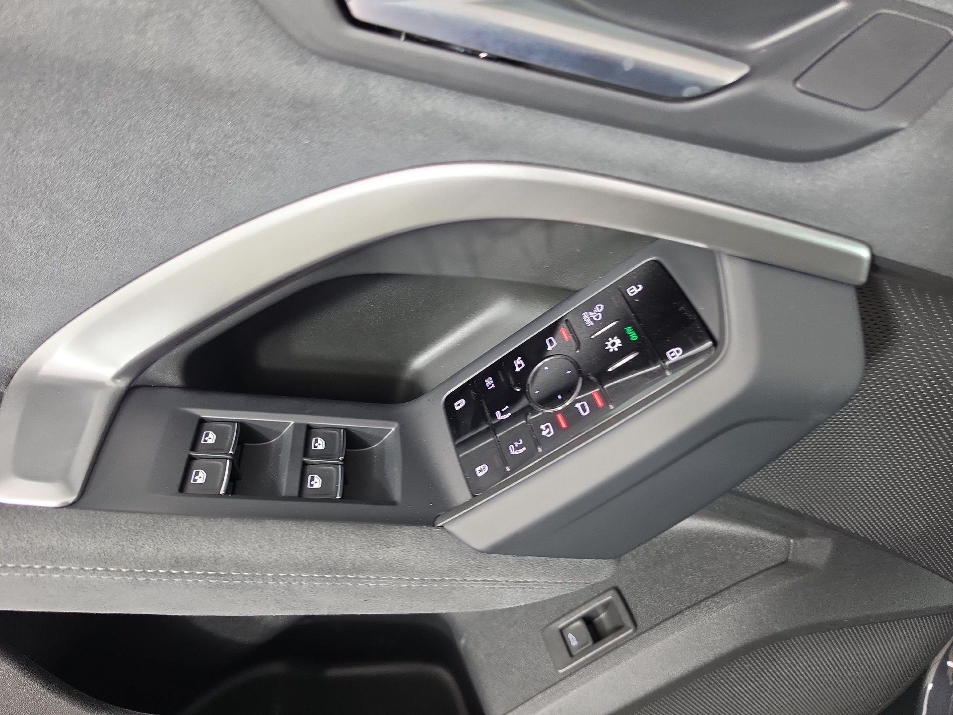 New 2026 Audi SQ5 Premium Plus AWD/4WD image 17