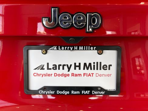 Used 2023 Jeep Renegade Latitude AWD/4WD image 23