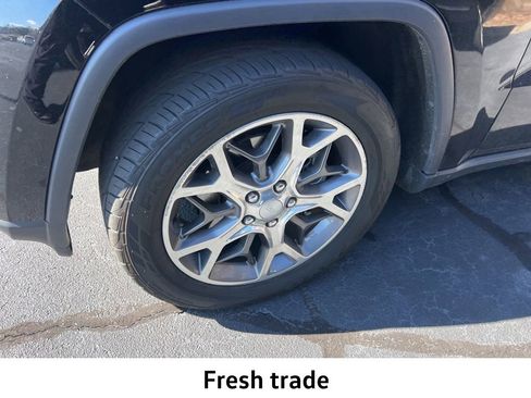 Used 2021 Jeep Grand Cherokee Limited image 2