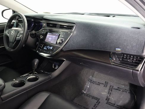 Used 2016 Toyota Avalon XLE Plus w/ Preferred Accessory Package FWD image 9