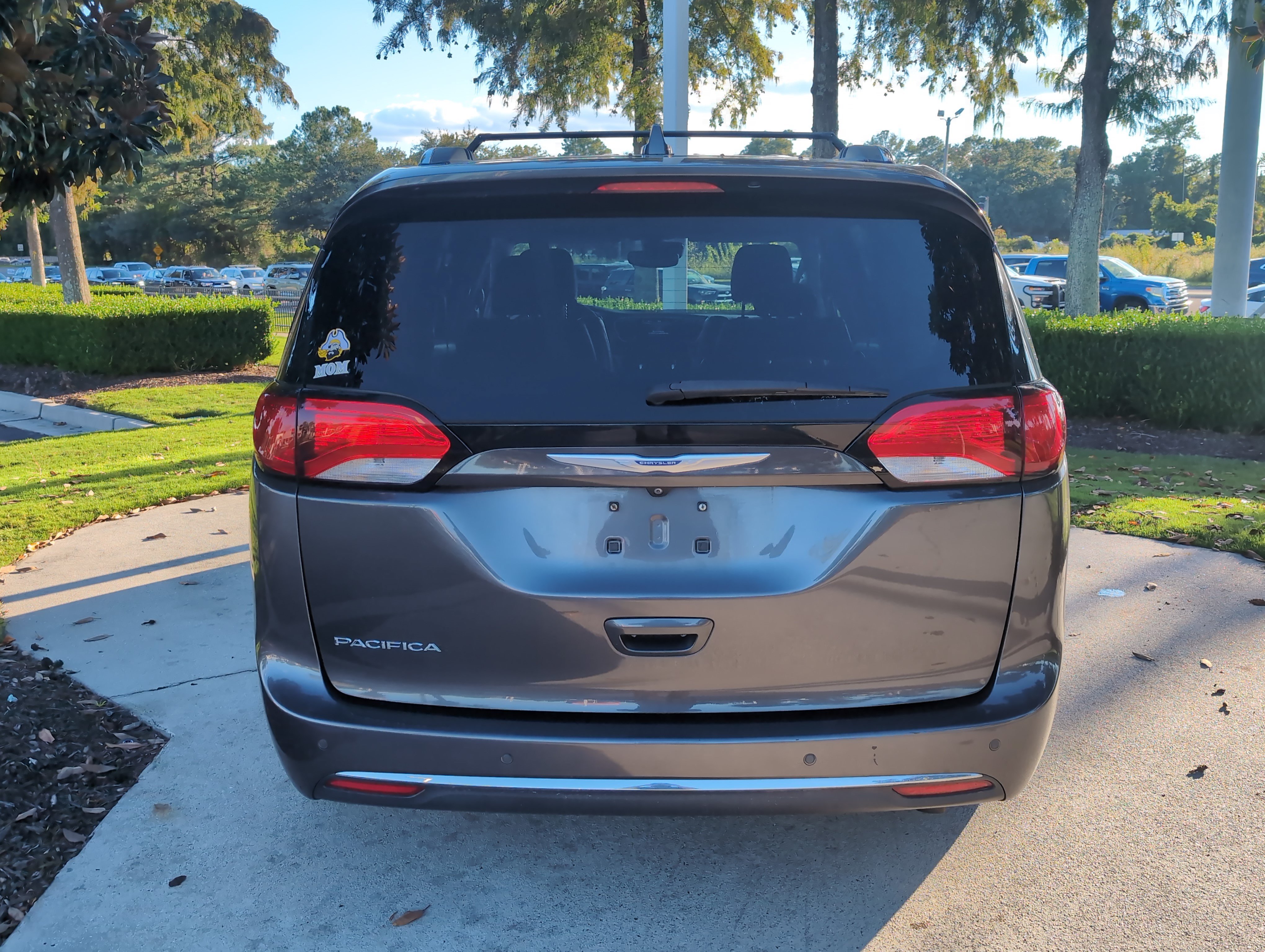Used 2020 Chrysler Pacifica Touring-L Plus w/ Advanced Safetytec Group FWD image 9