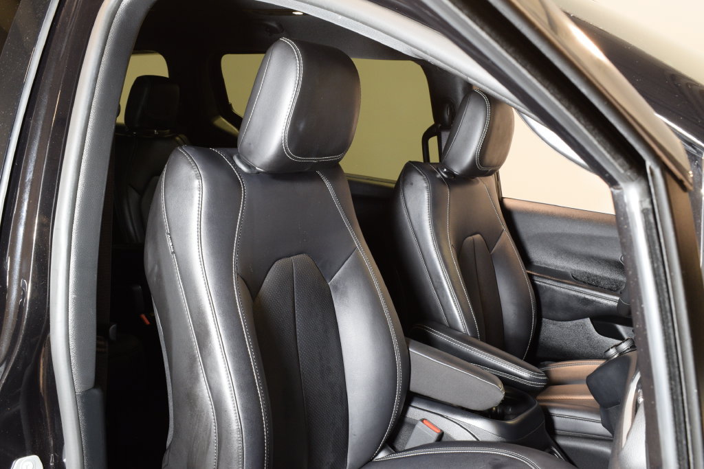 Used 2025 Chrysler Pacifica Select FWD image 29