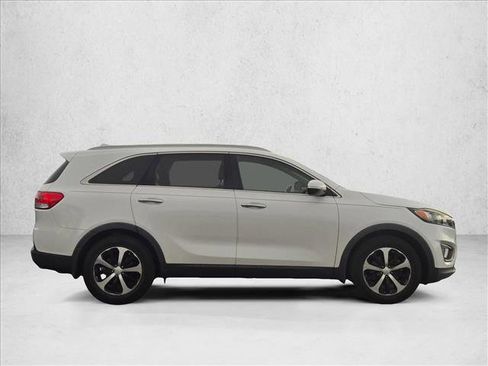 Used 2016 Kia Sorento EX image 4