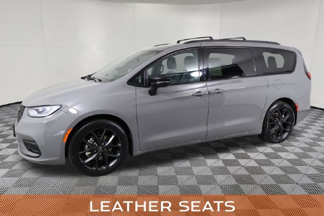 Used 2025 Chrysler Pacifica Limited FWD image 12