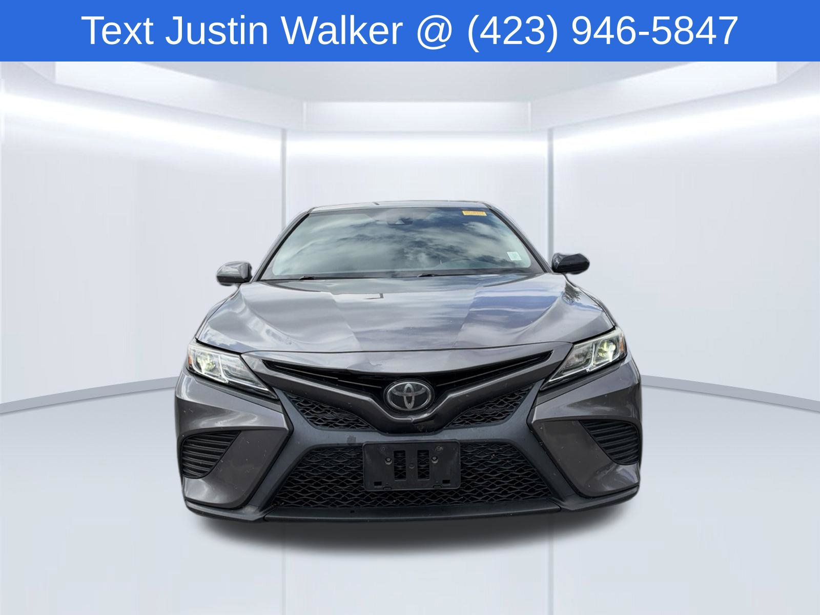 Used 2020 Toyota Camry SE FWD image 2