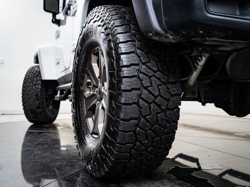 Used 2018 Jeep Wrangler Unlimited Sport image 36