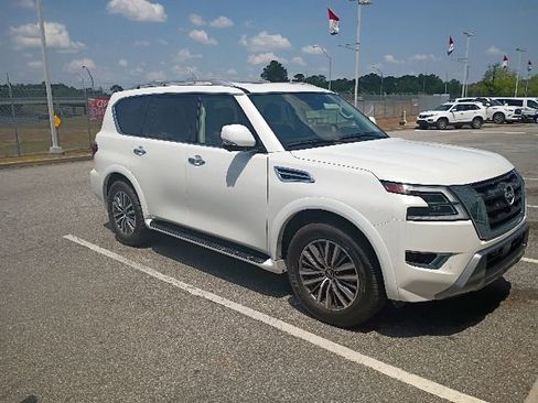 Used 2024 Nissan Armada SL w/ Captain's Chairs Package RWD image 3