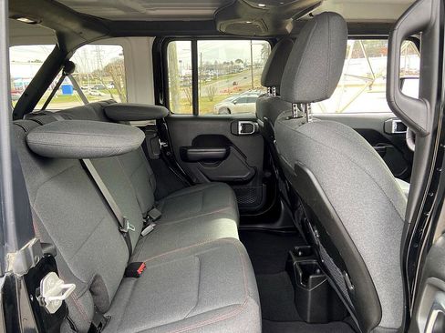 Used 2024 Jeep Wrangler Rubicon image 17