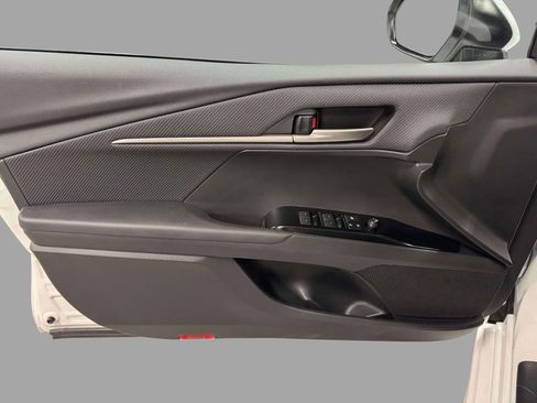 Used 2025 Toyota Camry SE image 10