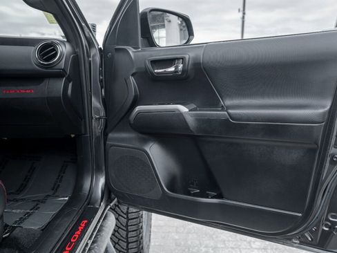 Used 2019 Toyota Tacoma TRD Sport w/ Technology Package image 31