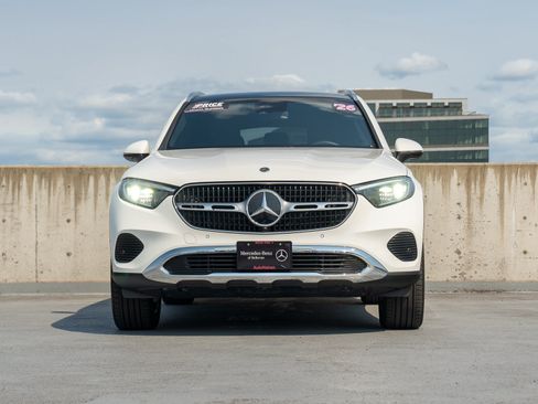 Used 2026 Mercedes-Benz GLC 300 4MATIC image 2