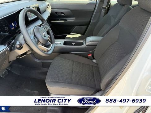 Used 2025 Nissan Kicks S image 10