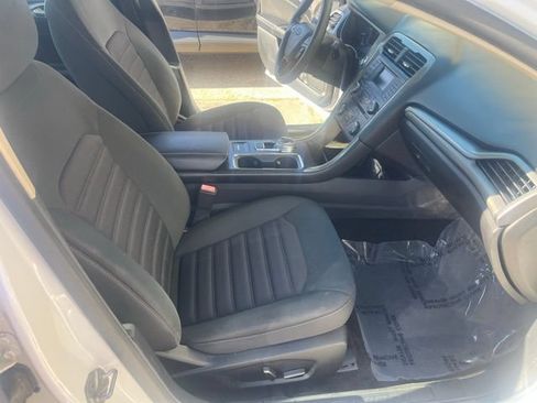 Used 2018 Ford Fusion SE FWD image 39
