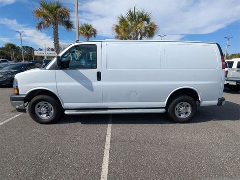 Used 2024 Chevrolet Express 2500 WORK VAN w/ Driver Convenience Package image 7