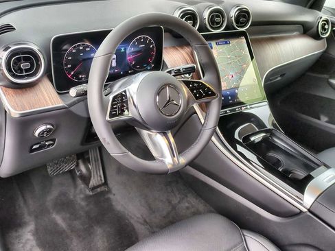 Used 2025 Mercedes-Benz GLC 300 4MATIC image 10