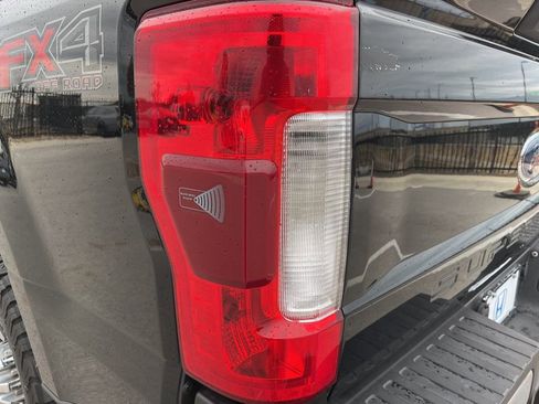 Used 2017 Ford F350 Lariat w/ Lariat Ultimate Package image 7