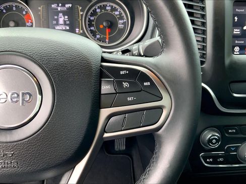 Used 2020 Jeep Cherokee Latitude Plus FWD image 20