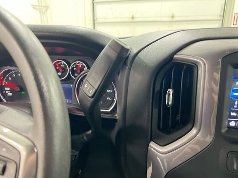 Used 2022 Chevrolet Silverado 1500 Custom w/ Safety Confidence Package AWD/4WD image 17
