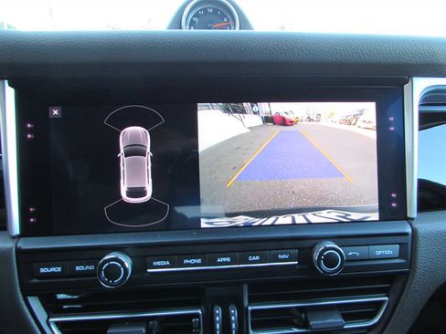 Used 2020 Porsche Macan S image 17