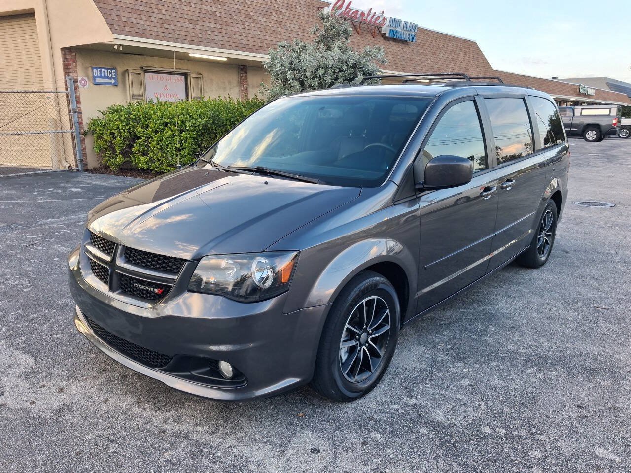 Used 2017 Dodge Grand Caravan GT FWD image 2