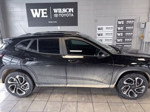 Used 2025 Chevrolet Trax RS w/ Sunroof Package image 1