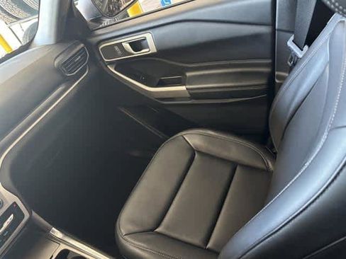 Used 2022 Ford Explorer XLT w/ Equipment Group 202A image 9