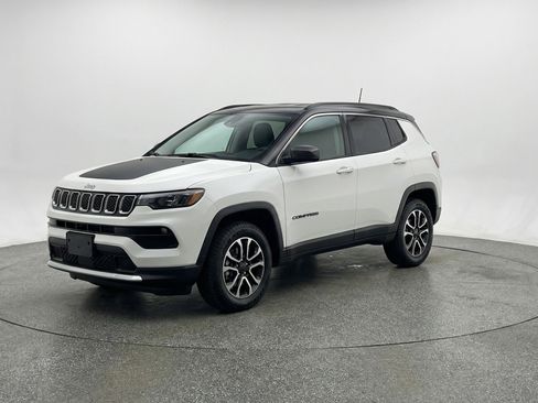 Used 2025 Jeep Compass Trailhawk AWD/4WD image 3