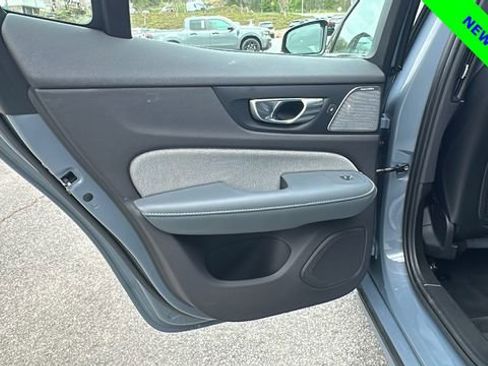 Used 2022 Volvo S60 B5 R-Design image 20