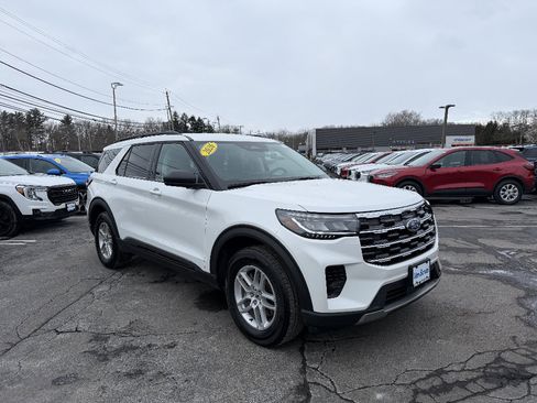 Used 2026 Ford Explorer Active AWD/4WD image 8