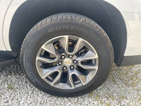 Used 2025 Chevrolet Tahoe LS AWD/4WD image 17
