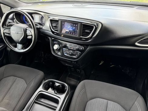 Used 2020 Chrysler Pacifica Touring w/ S Appearance Package FWD image 28