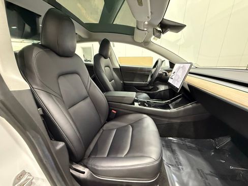 Used 2020 Tesla Model 3 Standard Range Plus image 11