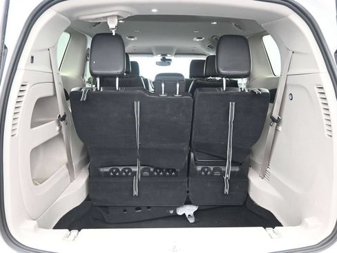 Used 2024 Chrysler Pacifica Touring-L FWD image 27