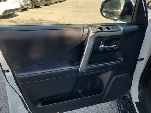 Used 2024 Toyota 4Runner SR5 Premium image 5