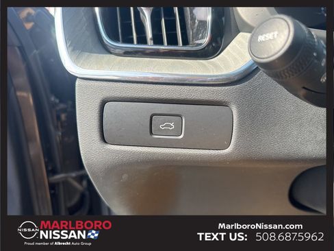 Used 2025 Volvo XC60 B5 Plus w/ Climate Package image 22