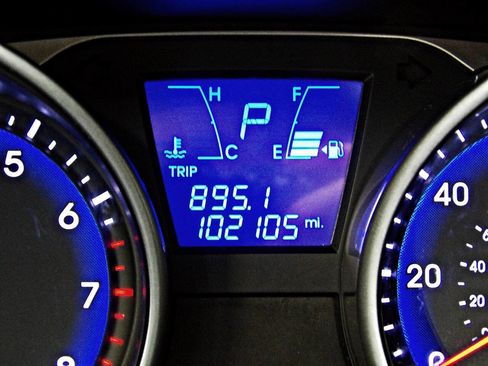 Used 2011 Hyundai Tucson GLS image 14